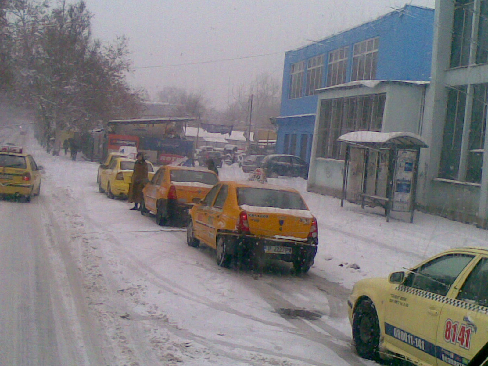 Таксиметрова пиаца на автобусна спирка в Русе