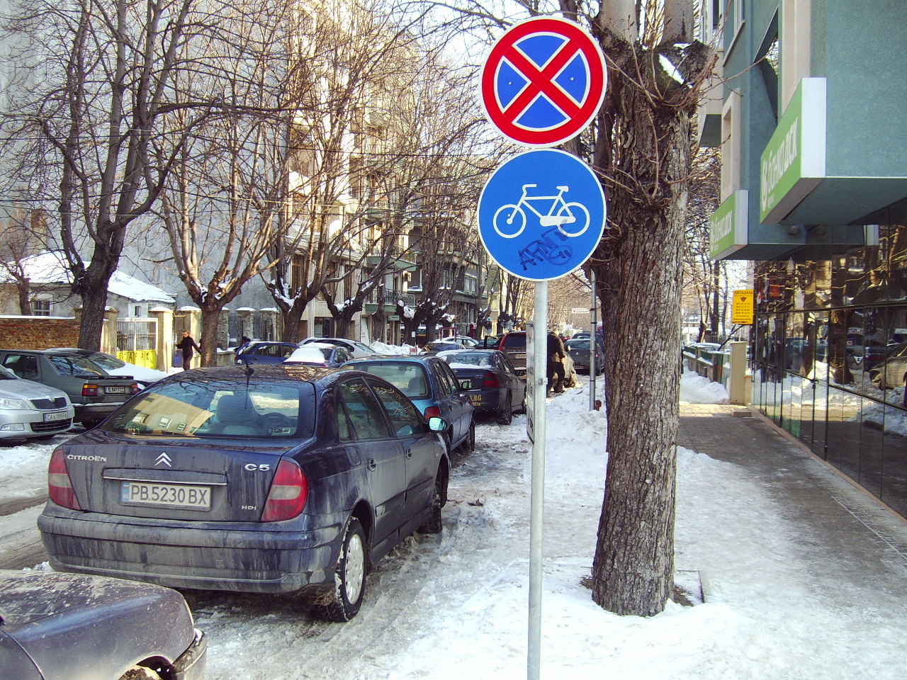 Това е велоалеята направевена на паркинг !гр.Вана