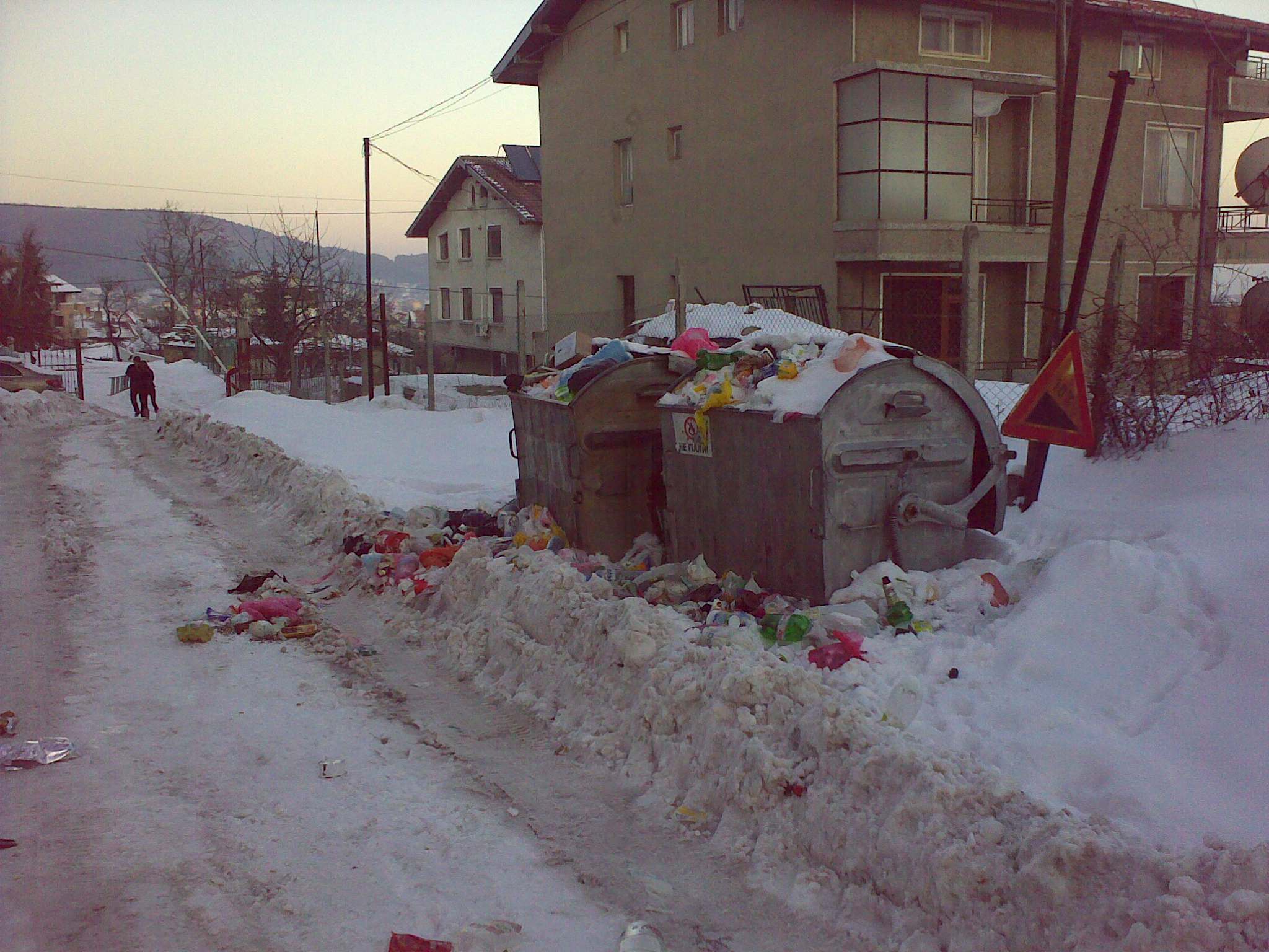 29.01.20010г десет дни след падането на големия сняг , някои улици във варна изглеждът все още така.