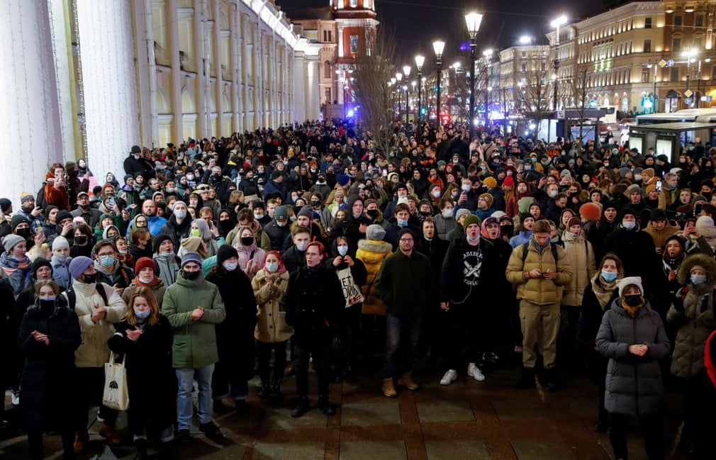 В десетки руски градове протестират срещу агресията над Украйна (видео)