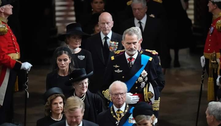 Симеон Сакскобурготски почете паметта на Елизабет II