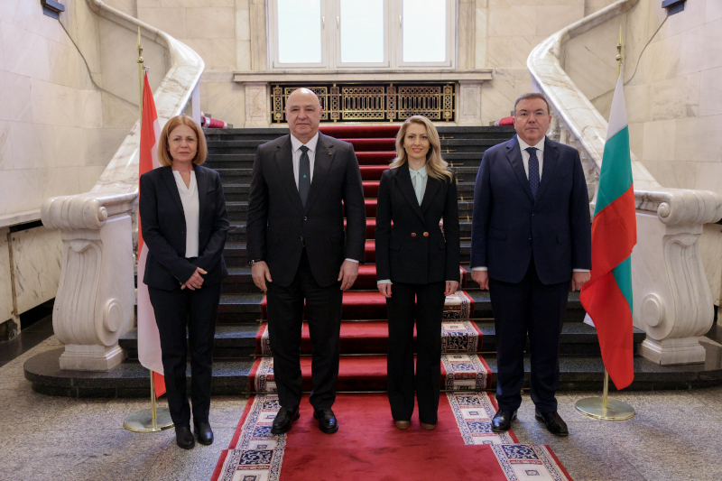 Рая Назарян