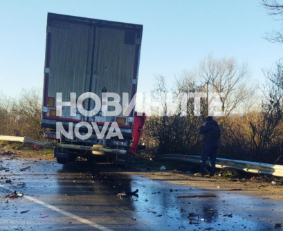 Катастрофа между ТИР и кола