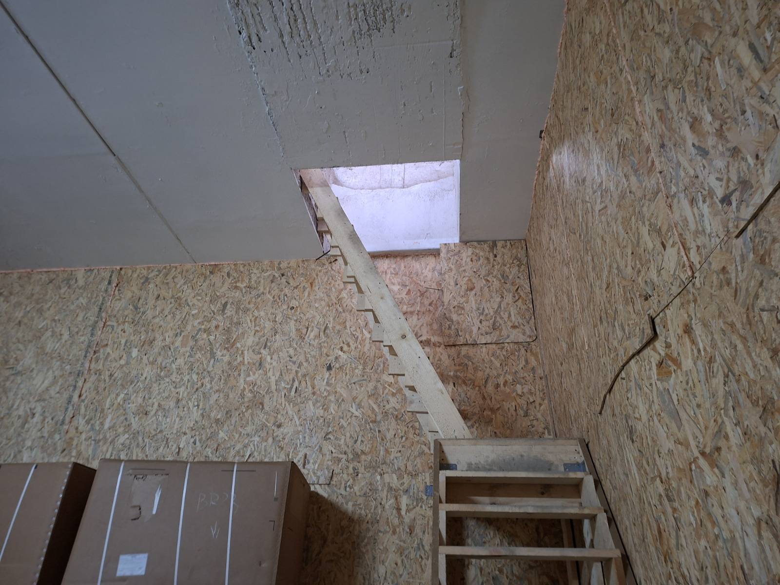 Фабрика за нелегално производство на цигари