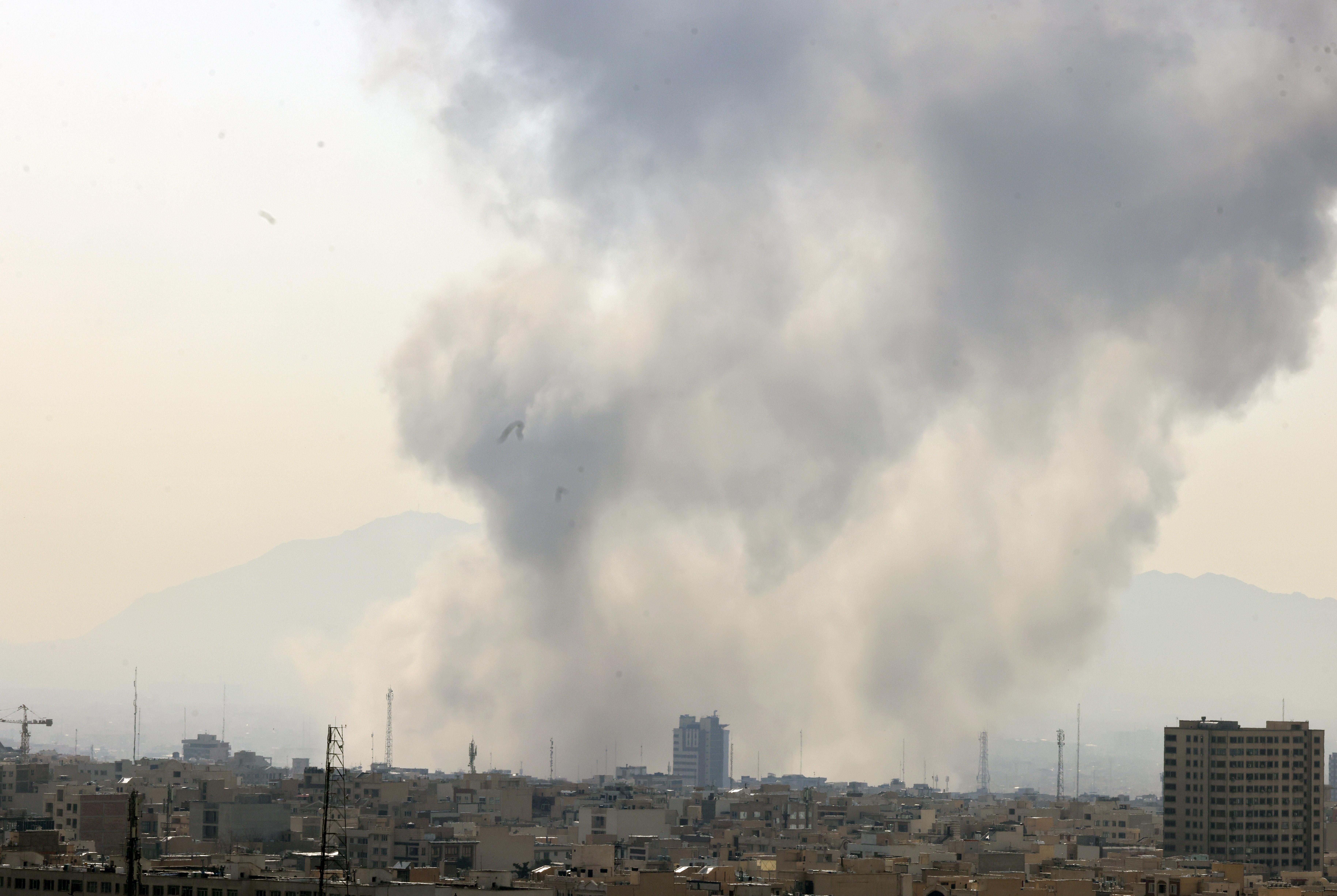 Израел нанесе удари по Иран