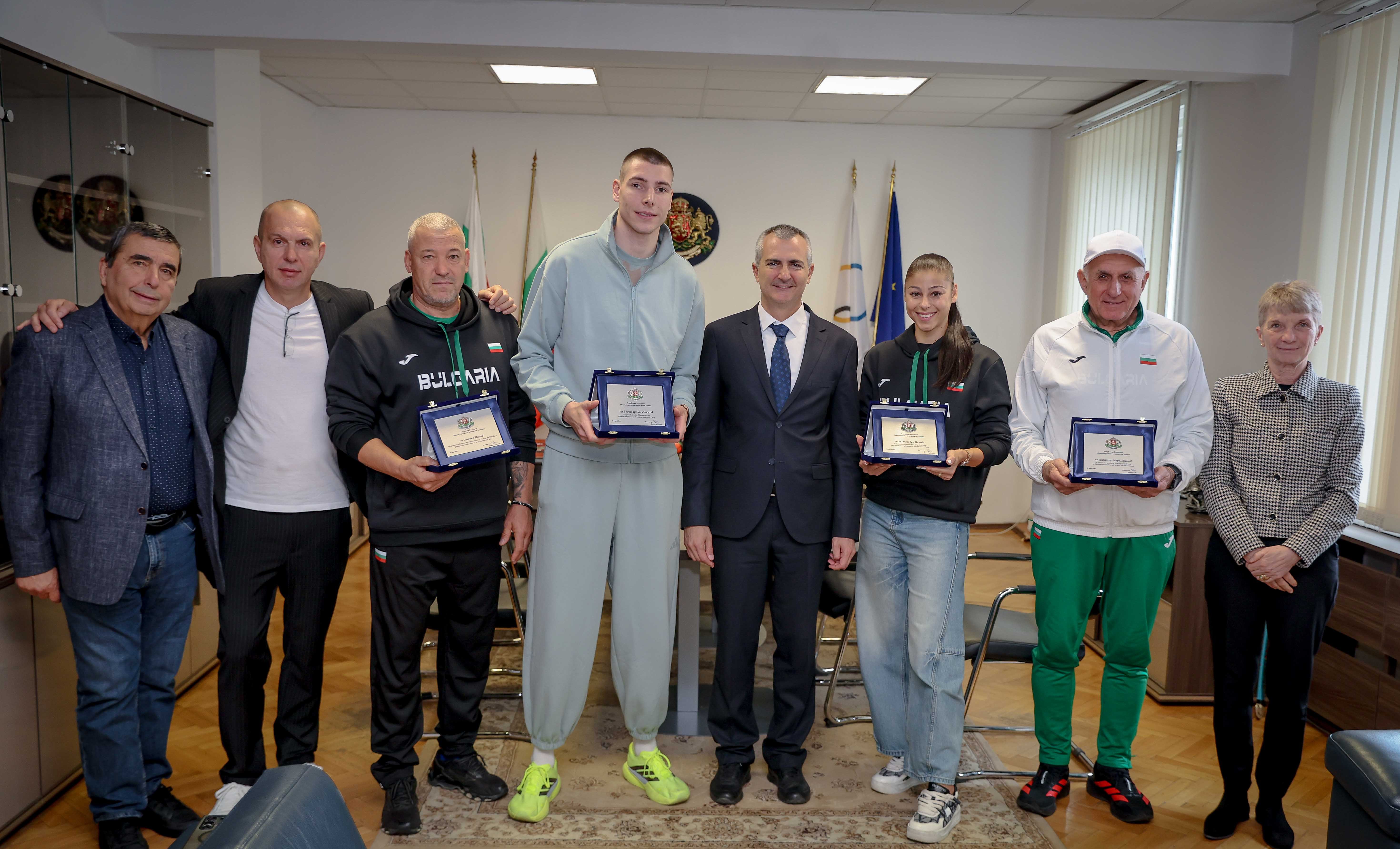 Министърът на спорта награди лекоатлетите Саръбоюков и Начева