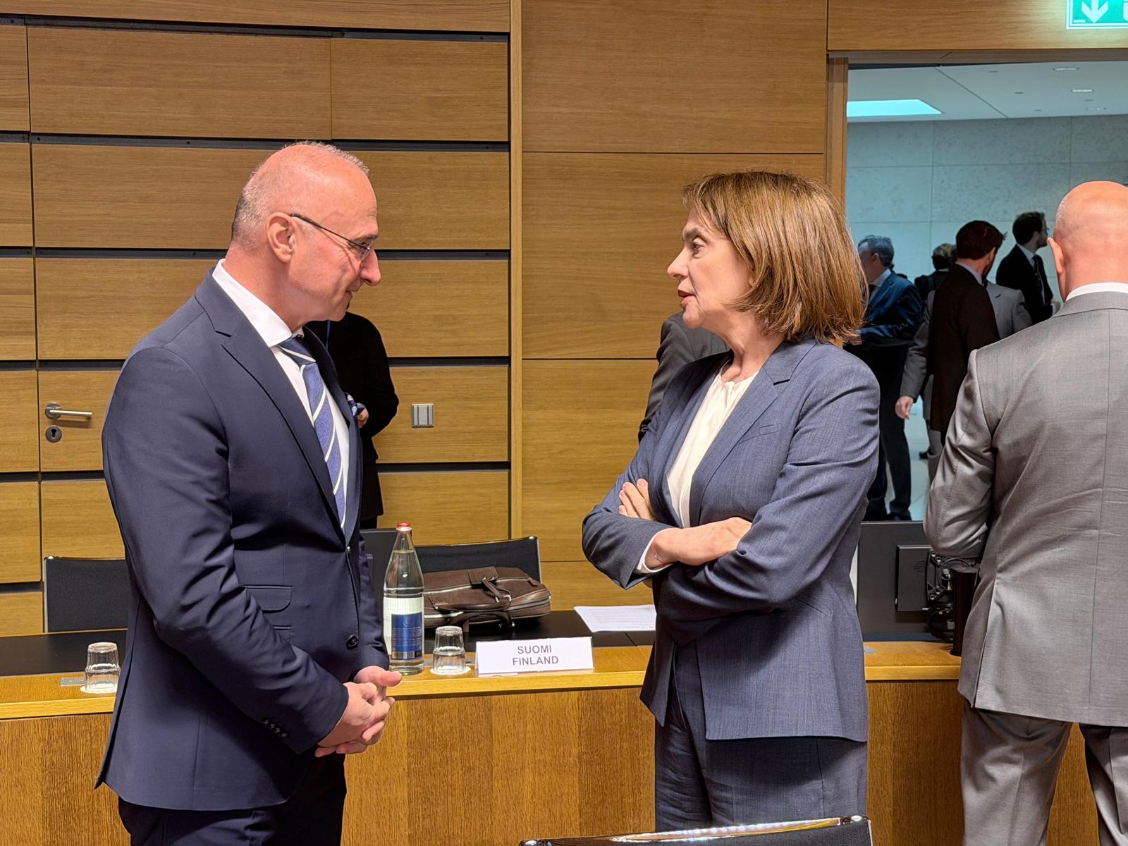 Надежда Нейнски 