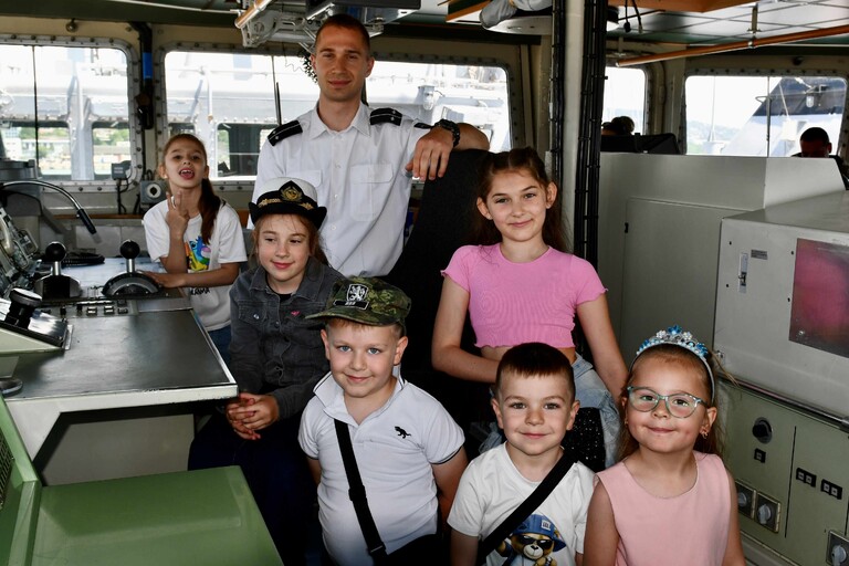 деца на кораб