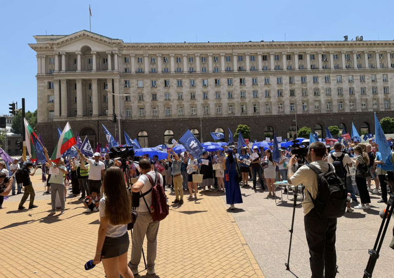 протест