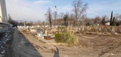 Потресаващи гледки от Централни гробища - Варма