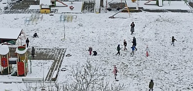 Детски игри в снега