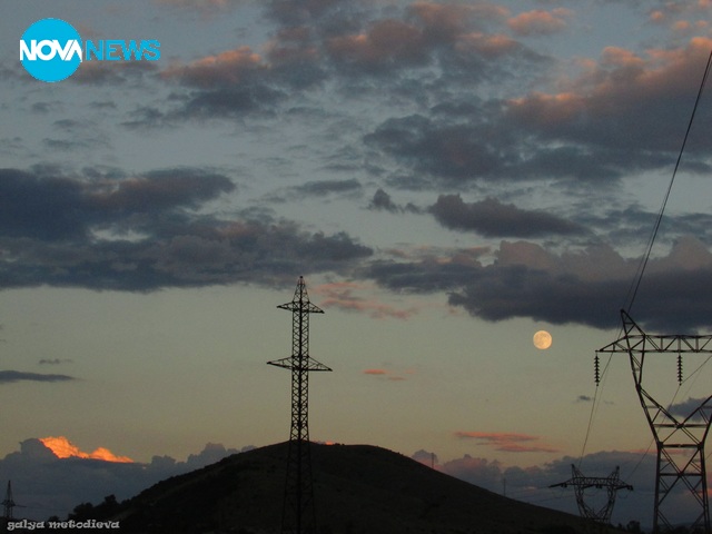 Луната изгря -2