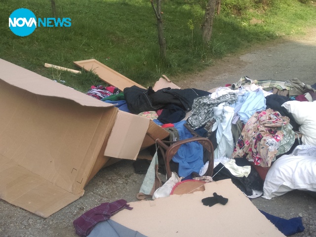 Как нагли съседи си изхвърлят боклука на тротоара