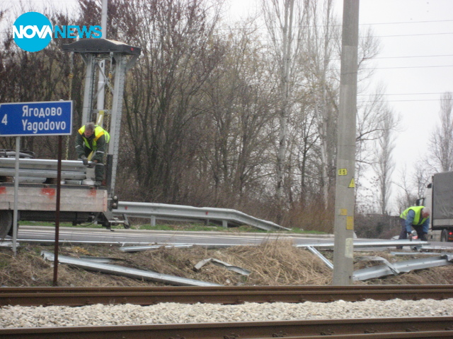 Опасен участък с потрошена за кой ли път мантинела