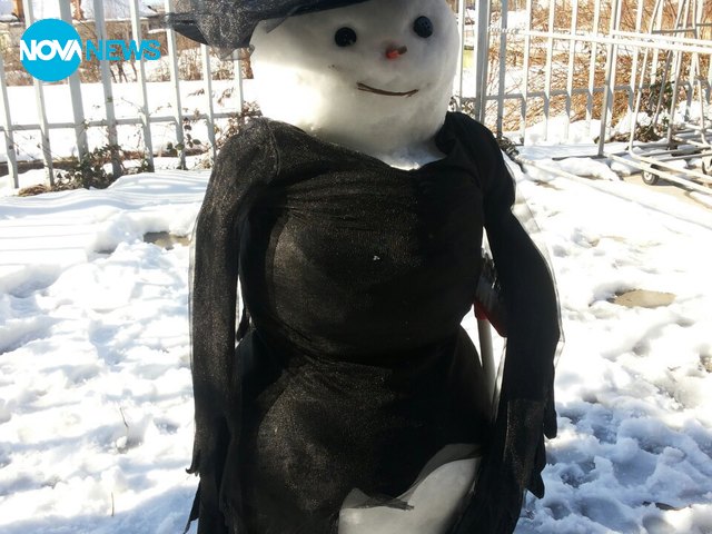 Снежен човек с премяна