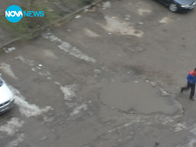 Огромна дупка на 2 години, каква ли ще стане след още една...