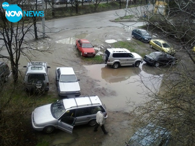 Паркинг пред блок 102, квартал Хиподрума