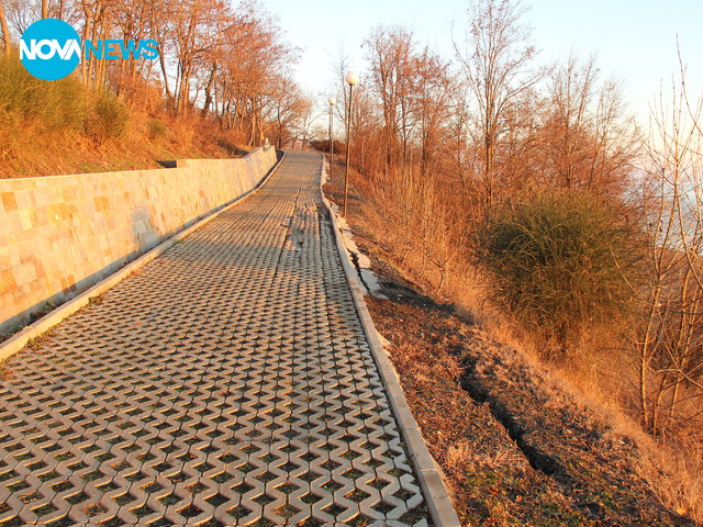 Свлачище в Морската градина в Бургас