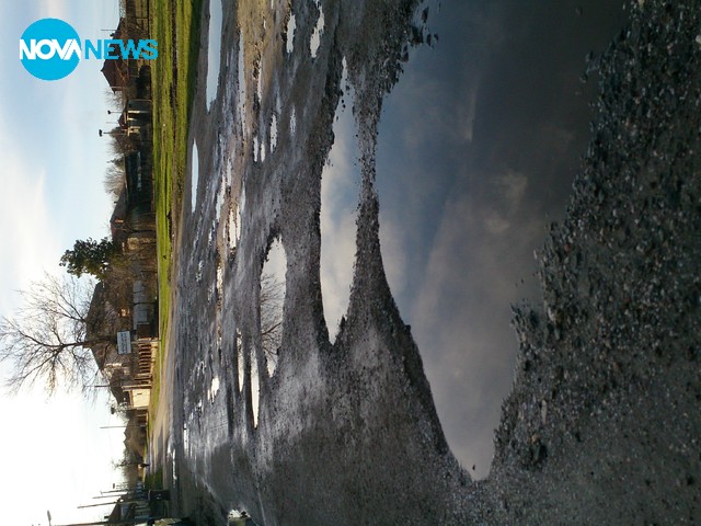 Път в лошо състояние = България в 21-ви век