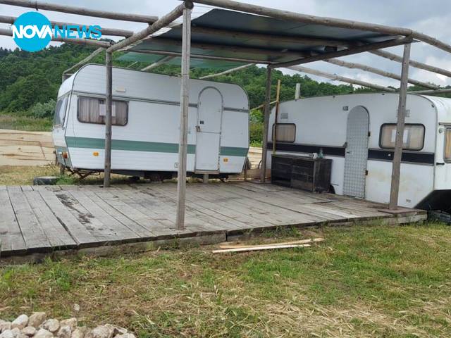 "Свободното къмпингуване" на плажа Кара дере