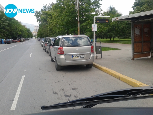 Така се спира на спирка!