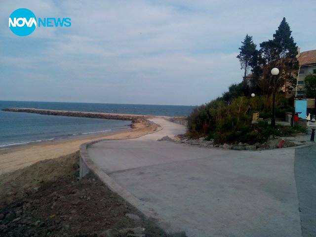 Бетонираха централния плаж на Поморие по европейски проект