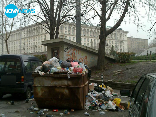 Незаконен контейнер за отпадъци в центъра на София
