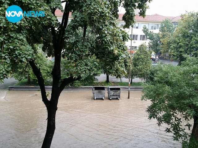 Проливен дъжд и градушка