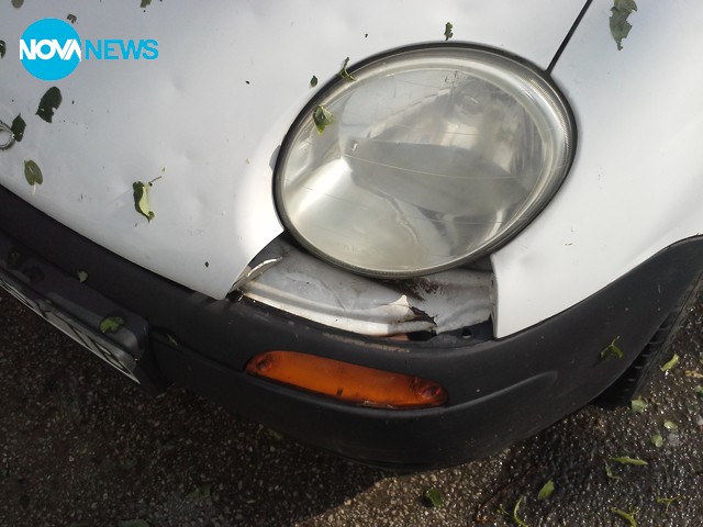 Изпочупени автомобили и табели на магазини в София