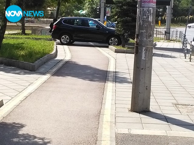 Паркиране на велоалея за ''пример''