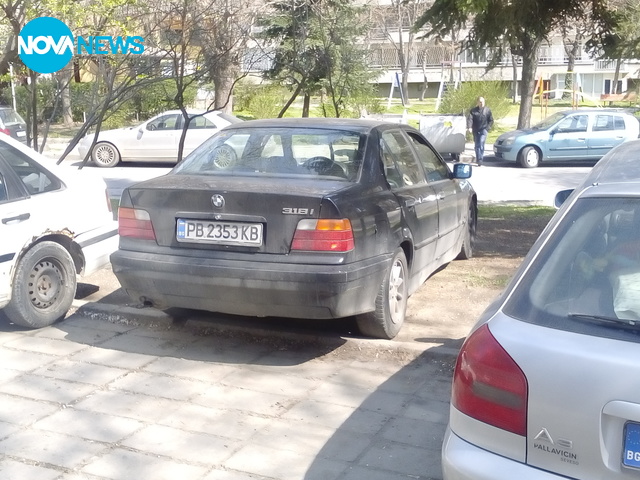 Нагло паркиране в зелените площи