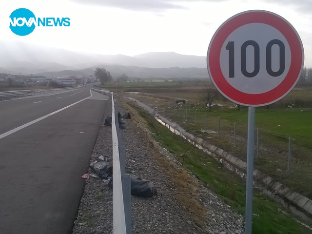 Блокадата се вдигна, боклукът по границата остава!