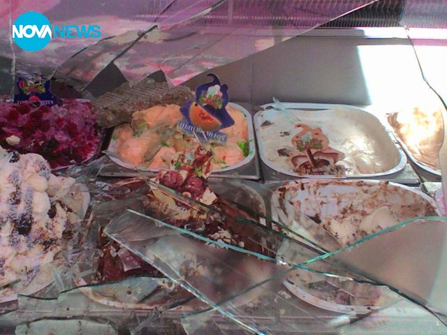 Счупено стъкло в Морската градина - Варна