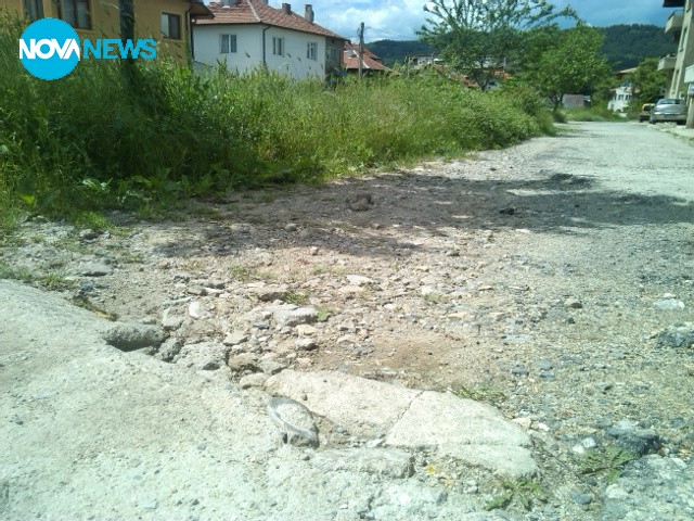 Според община Дупница това е ремонтирана улица