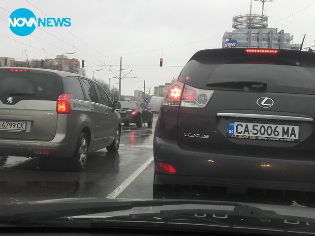 Светофарите не важат за някои...