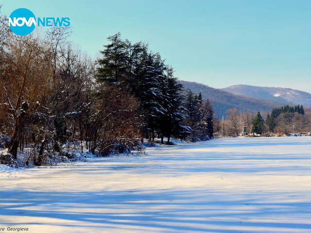 Замръзналото езеро