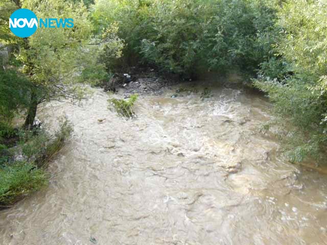 Придошлата река Янтра край Етъра