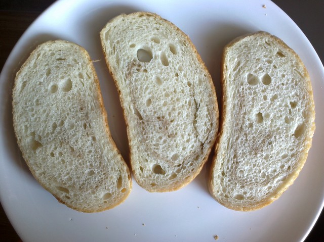 Петна в бял хляб