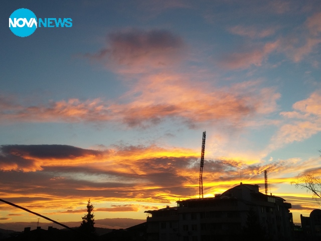 Ветровит залез над Велико Търново