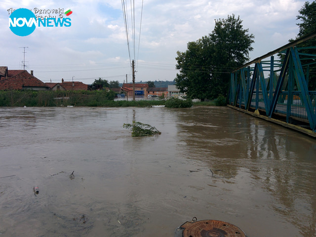 Река Скът заля части на Бяла Слатина 1