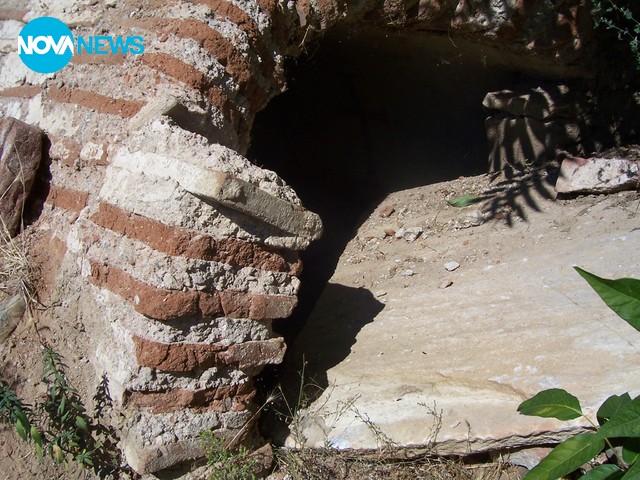 Гробници от пети век