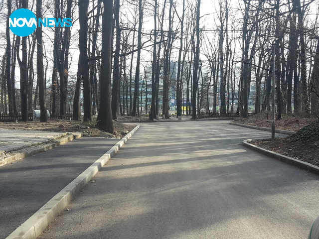 Къде е тротоарът?