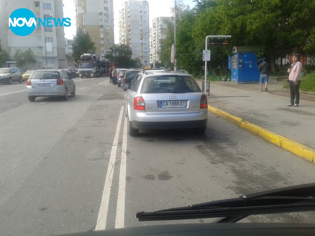 Така се спира на спирка!