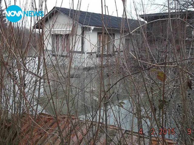 Имот, залят от езеро