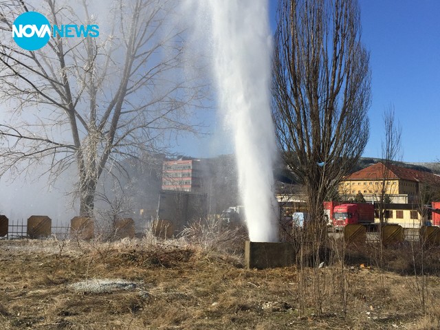 Фонтан изби на главната улица в Дупница