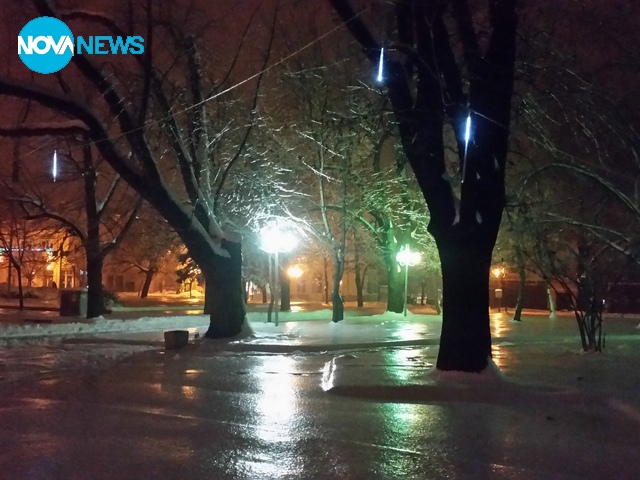 Красиви снимки от поледицата в гр. Лом