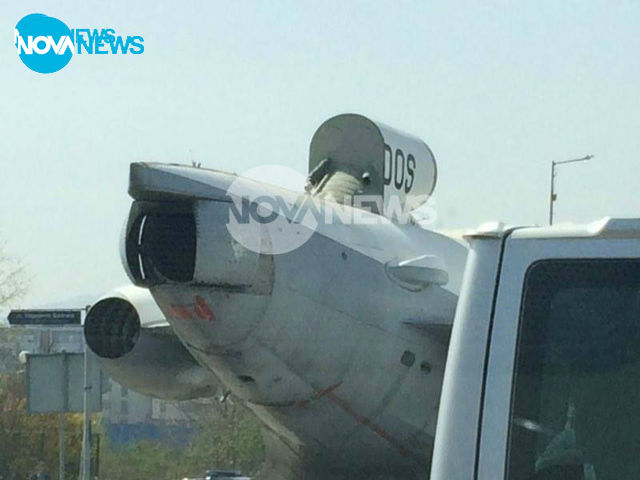 Самолет "лети" по софийските улици