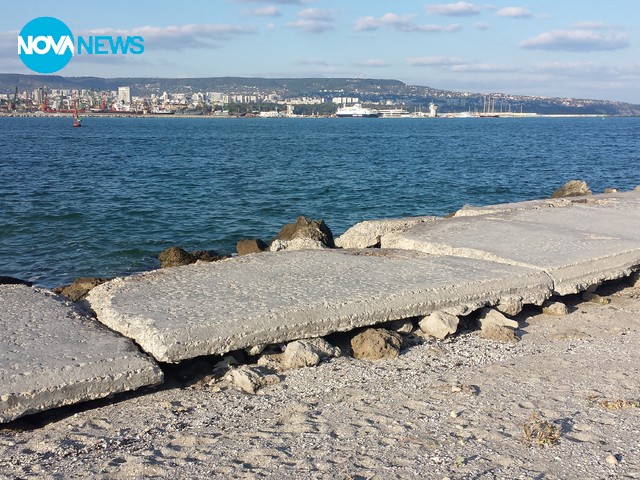 Разрухата на вълнолома в "Аспарухово"