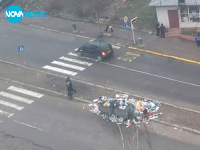 Кофите за смет преливат от боклук в жк. "Красна поляна"