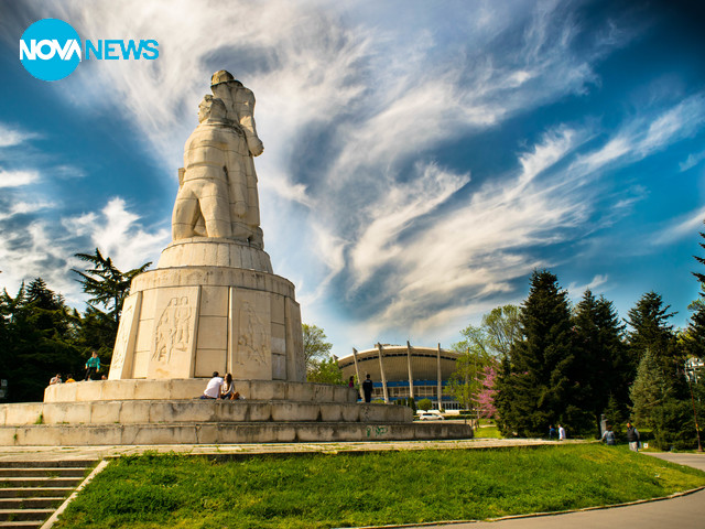 Паметникът Пантеон
